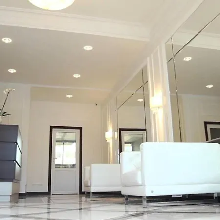 Pearl Apartment *