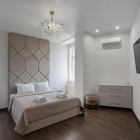 Pearl Apartment *